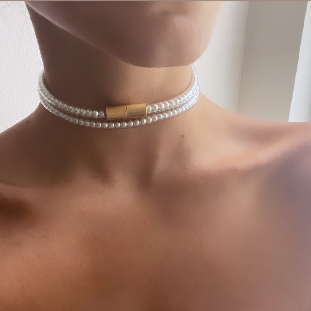 CHANEL Y2K Logo White Pearl Gold Plated Choker Necklace w/Box